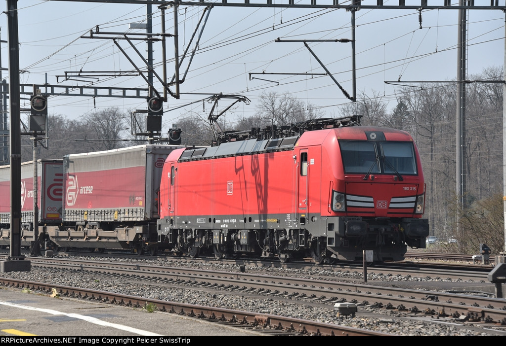 Vectron in Swiss freight transit Germany-Italy
